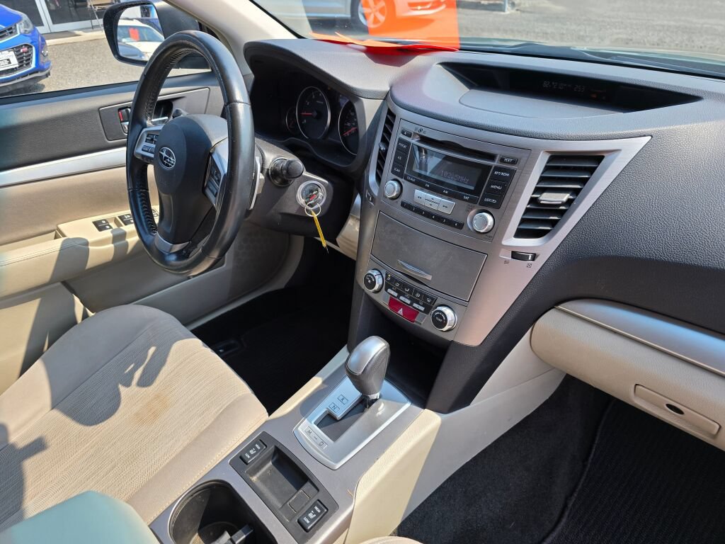 Used 2013 Subaru Outback 2.5i Premium w/ All-Weather Pkg AWD/4WD image 10