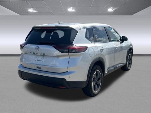 Used 2025 Nissan Rogue SV FWD image 3