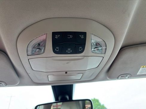 Used 2020 Chrysler Voyager Lxi FWD image 13