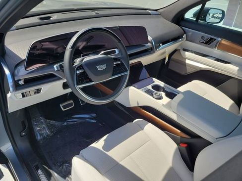 New 2026 Cadillac Vistiq Sport w/ LPO, Floor Liner Package AWD/4WD image 19