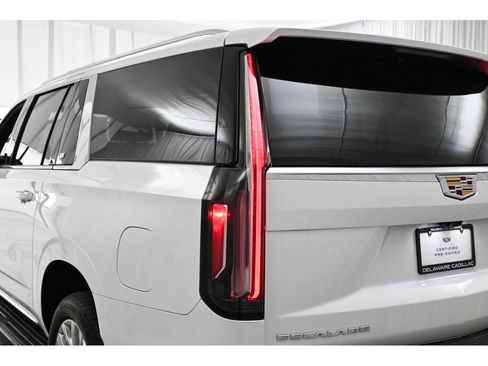 Certified 2024 Cadillac Escalade ESV Premium Luxury w/ LPO, Floor Liner Package AWD/4WD image 27