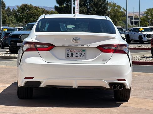Used 2021 Toyota Camry SE FWD image 5