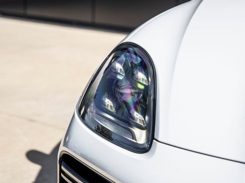 Certified 2023 Porsche Cayenne Turbo AWD/4WD image 18