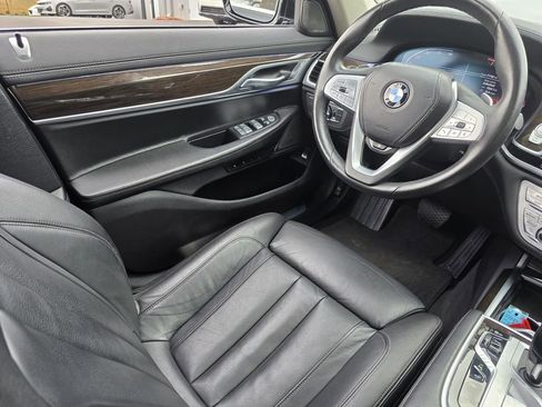 Used 2021 BMW 740i image 27