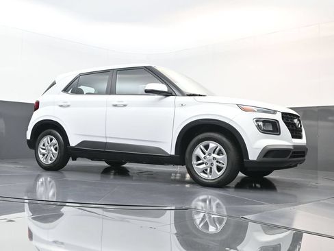 Certified 2026 Hyundai Venue SE FWD image 21