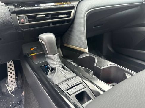 Used 2025 Toyota Camry SE w/ Convenience Package AWD/4WD image 24