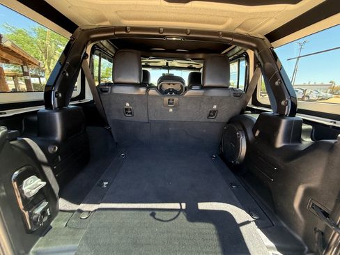 Used 2020 Jeep Wrangler Unlimited Sahara AWD/4WD image 23