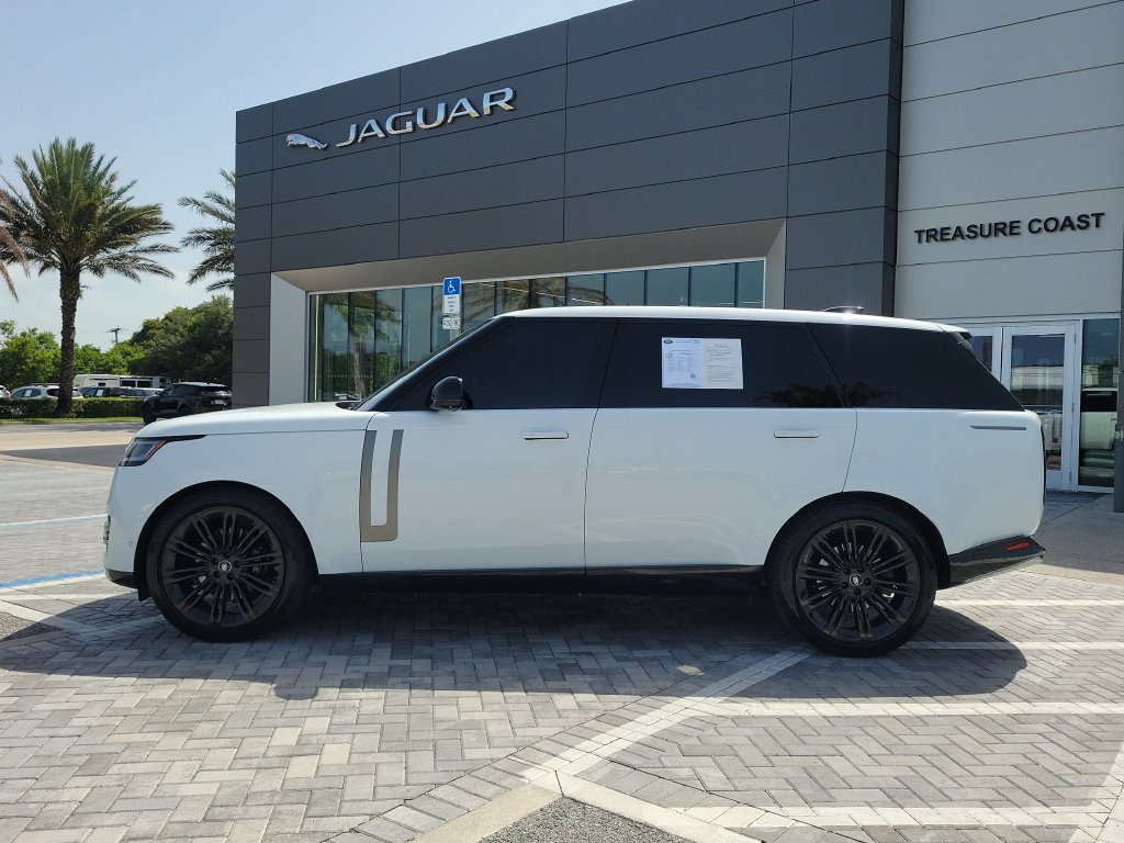 Used 2025 Land Rover Range Rover Long Wheelbase SE AWD/4WD image 2