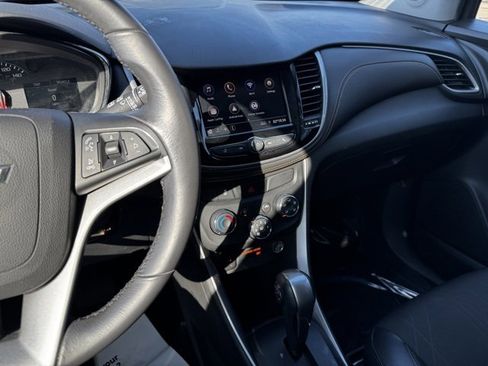Certified 2022 Chevrolet Trax LT w/ LT Convenience Package image 15