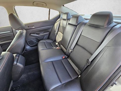 Used 2024 Nissan Altima 2.5 SR FWD image 16