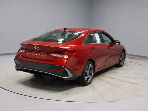Certified 2025 Hyundai Elantra SEL FWD image 10