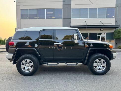 Used 2010 Toyota FJ Cruiser 4WD image 12
