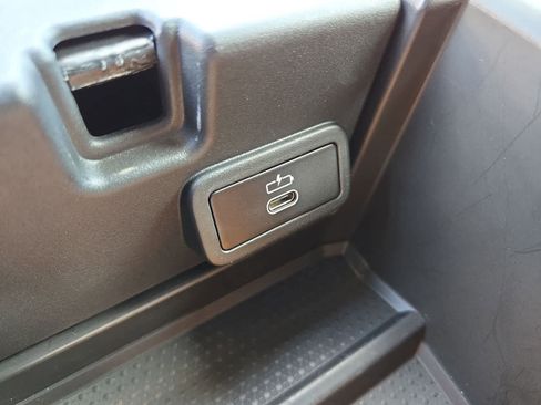 Used 2024 BMW 330i Sedan w/ Premium Package image 29