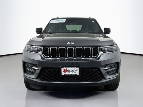 Used 2025 Jeep Grand Cherokee Laredo w/ Luxury Tech Group I AWD/4WD image 2