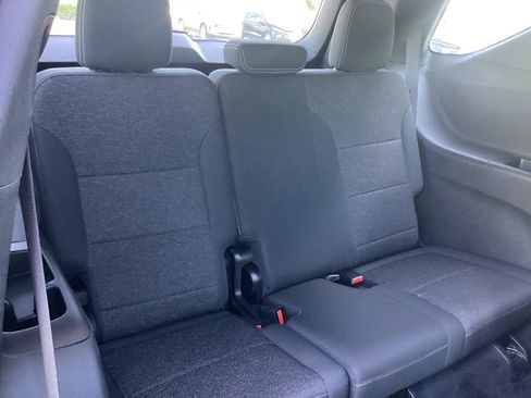 Used 2024 Chevrolet Traverse LT FWD image 21