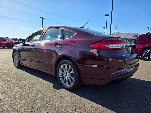 Used 2017 Ford Fusion SE FWD image 4