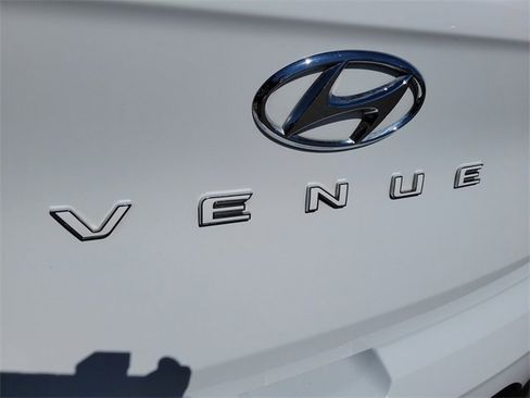 Used 2023 Hyundai Venue SE image 24