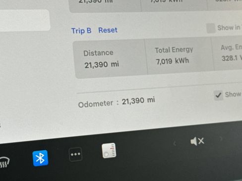 Used 2022 Tesla Model Y Performance AWD/4WD image 25