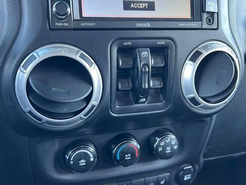 Used 2014 Jeep Wrangler Unlimited Sahara w/ Connectivity Group image 32