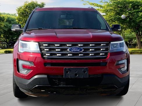 Used 2017 Ford Explorer XLT w/ Equipment Group 202A image 2