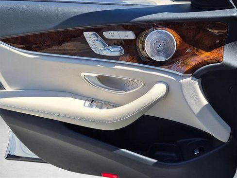Used 2019 Mercedes-Benz E 300 4MATIC image 10