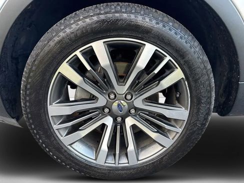 Used 2017 Ford Explorer Platinum image 10