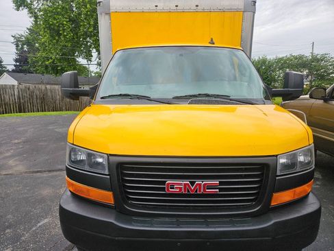 Used 2018 GMC Savana 3500 Extended w/ Driver Convenience Package RWD image 3