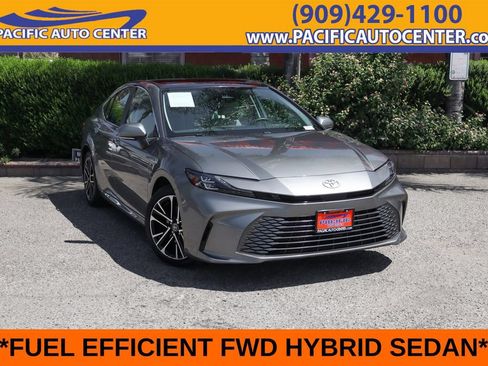 Used 2025 Toyota Camry XLE FWD image 1