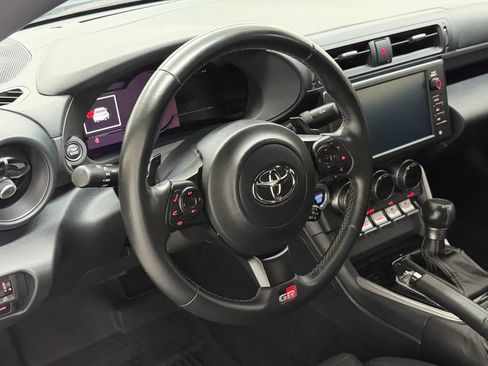 Used 2022 Toyota GR86 RWD image 14