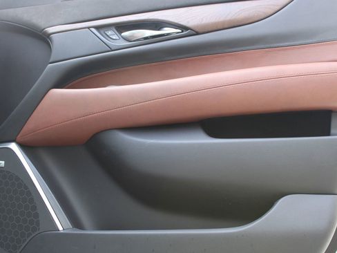 Used 2019 Cadillac Escalade Luxury image 23