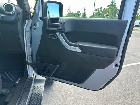 Used 2016 Jeep Wrangler Unlimited Sahara AWD/4WD image 20