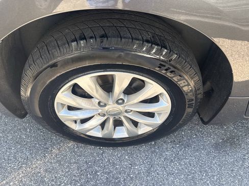Used 2019 Chrysler Pacifica Touring-L FWD image 40