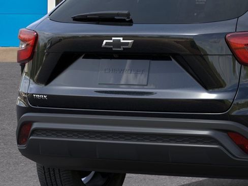 New 2026 Chevrolet Trax LS w/ LS Convenience Package FWD image 15