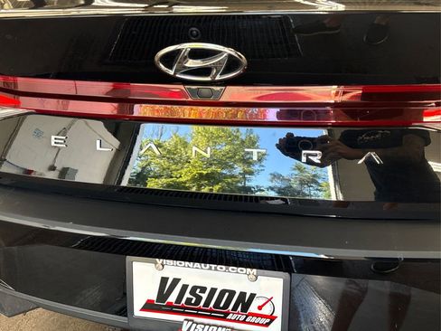 Used 2022 Hyundai Elantra SEL w/ Preferred Accessory Package image 14