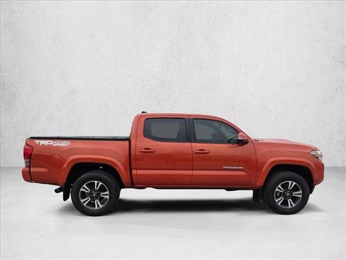 Certified 2017 Toyota Tacoma TRD Sport image 4