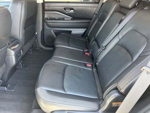 Used 2023 Nissan Pathfinder SL image 15