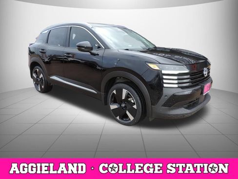 Certified 2025 Nissan Kicks SR FWD image 3