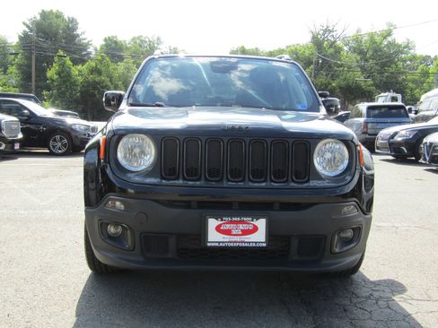 Used 2018 Jeep Renegade Altitude FWD image 2