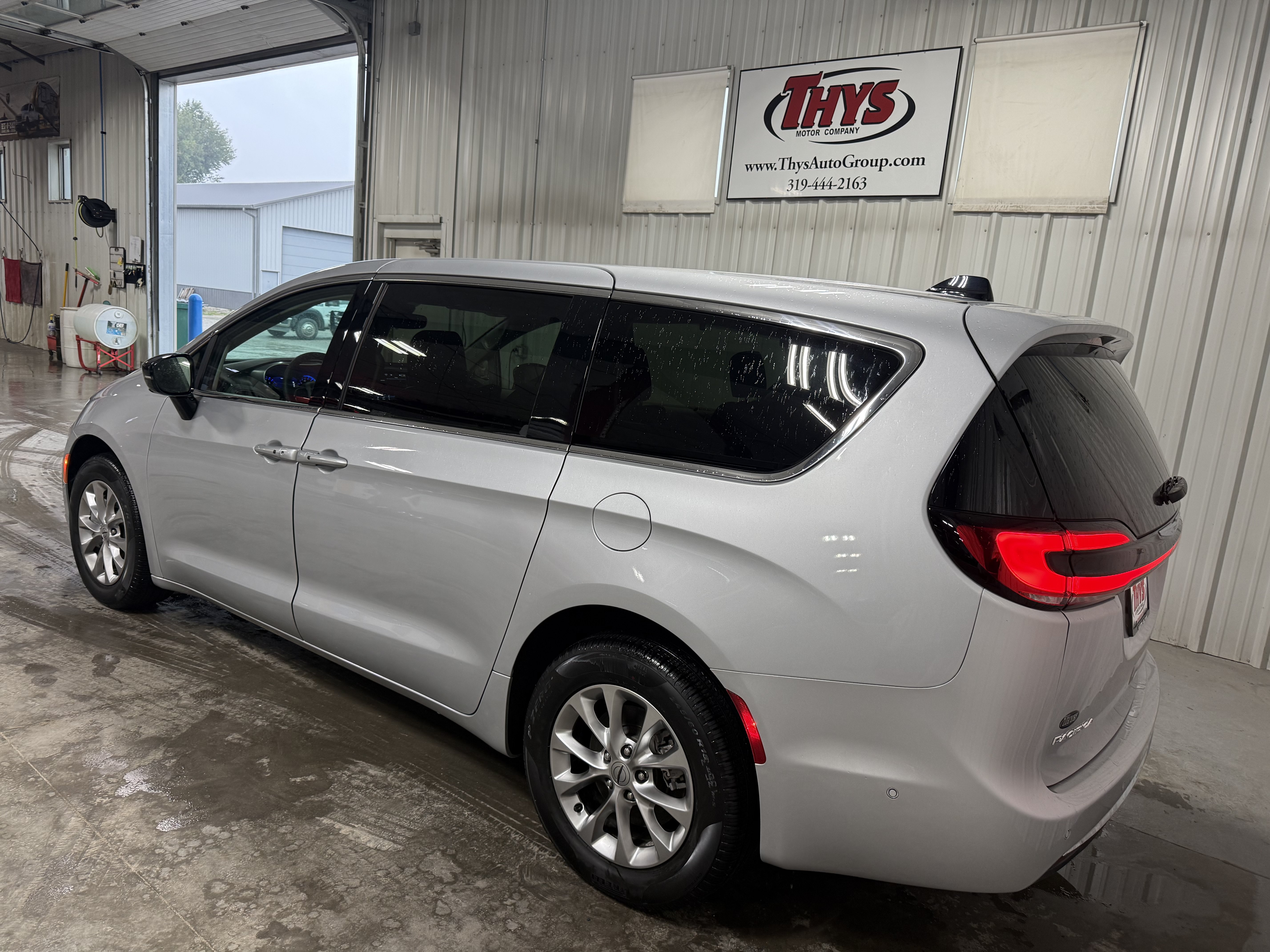 Used 2024 Chrysler Pacifica Touring-L w/ Uconnect Theater Family Group AWD/4WD image 12