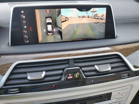 Used 2018 BMW 750i xDrive image 5