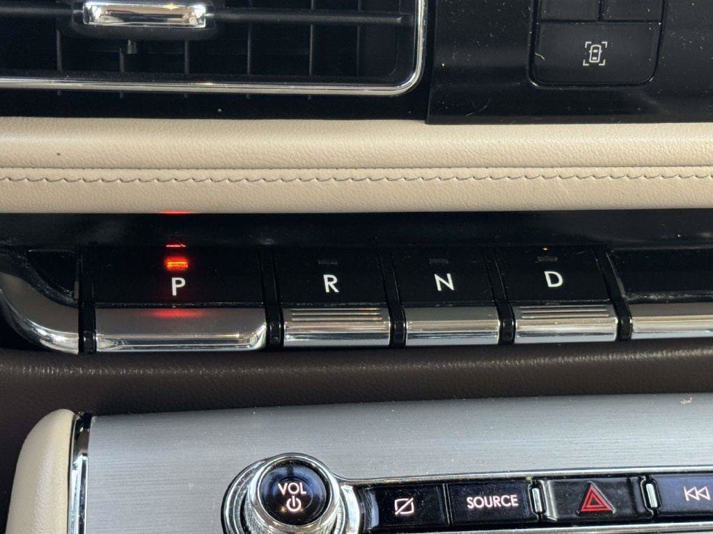 Used 2021 Lincoln Aviator AWD w/ Elements Package image 8