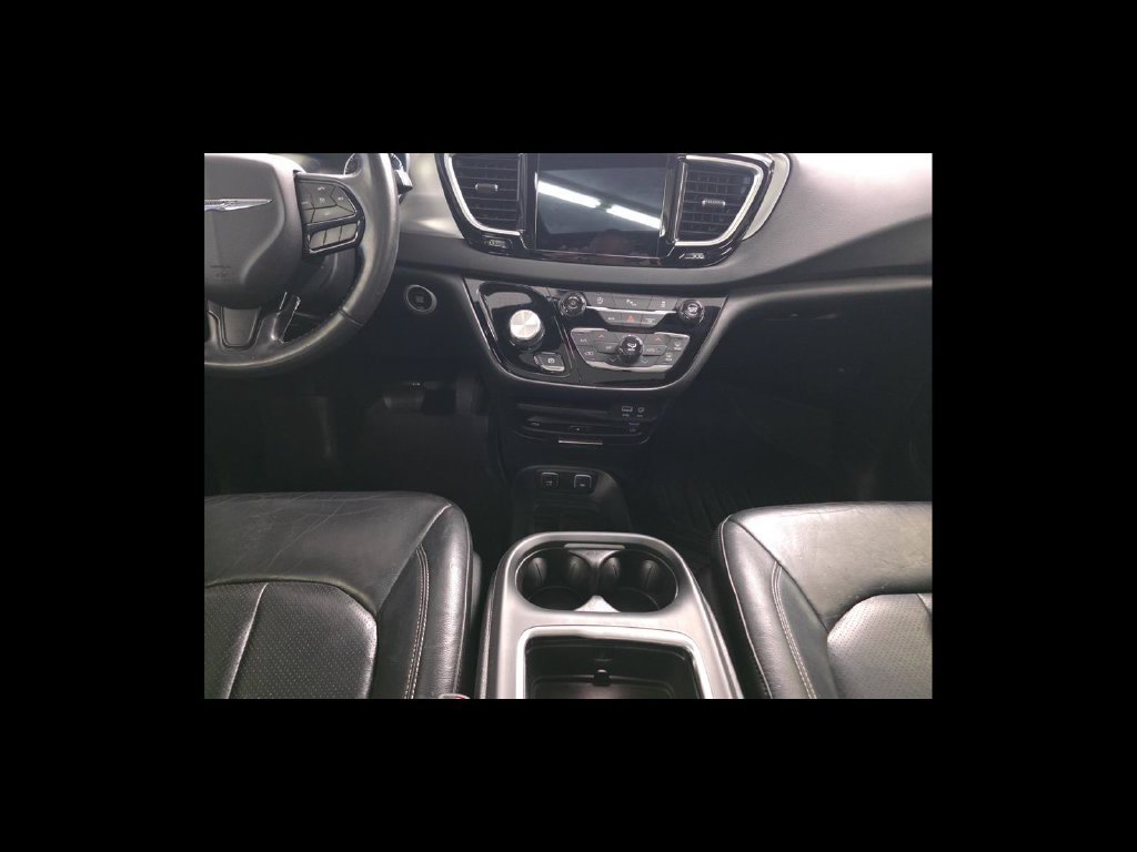 Used 2018 Chrysler Pacifica Touring-L Plus FWD image 13