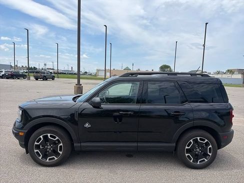 Used 2023 Ford Bronco Sport Outer Banks w/ Tech Package AWD/4WD image 3