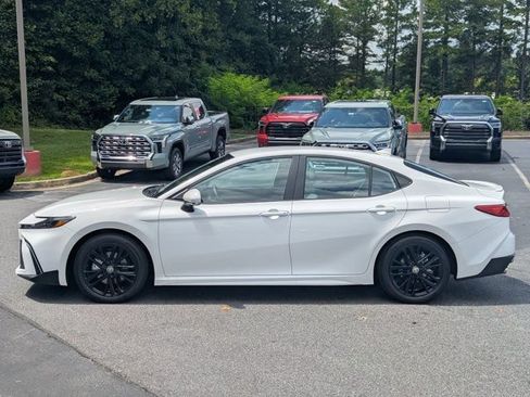 Used 2026 Toyota Camry SE FWD image 4
