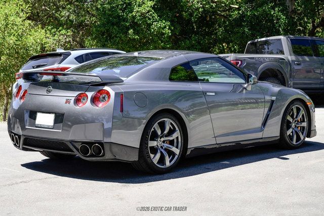 Used 2011 Nissan GT-R Premium AWD/4WD image 8