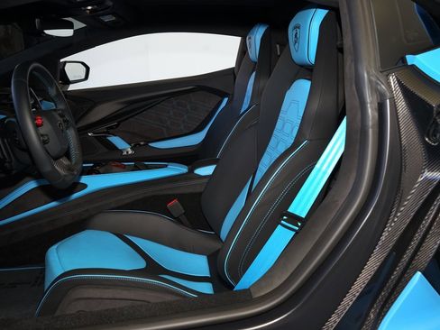 Used 2025 Lamborghini Revuelto image 23