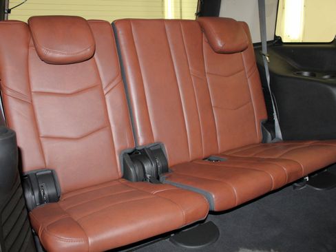 Used 2018 Cadillac Escalade Luxury image 44