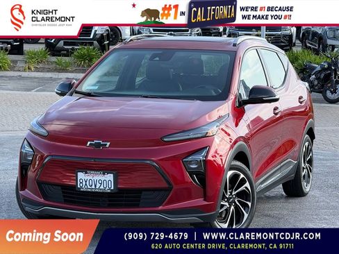 Used 2022 Chevrolet Bolt EUV Premier w/ Sun & Sound Package FWD image 1
