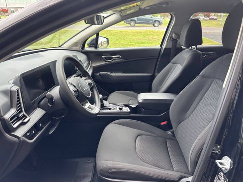 Used 2025 Kia Sportage LX AWD/4WD image 25