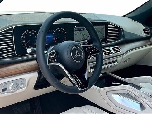 New 2025 Mercedes-Benz GLS 450 4MATIC image 8